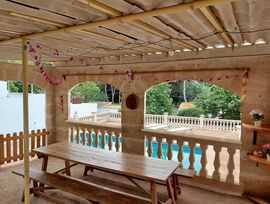 Cueva natural cerca de la playa.