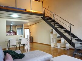 Dúplex con buhardilla, terraza y atelier en el centro del Poblenou.