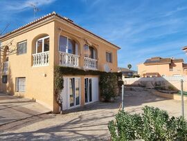 Villa muy cerca del centro y la playa.