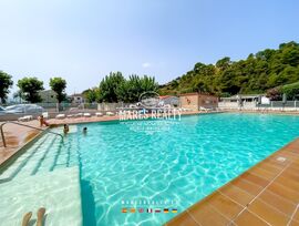 Pequeña casa prefabricada en venta.