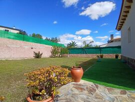 Chalet independiente a 4 vientos con jardín en El Esplai del Penedès