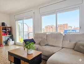 AMPLIO PISO DE 3 HABITACIONES CON PARKING Y TRASTERO EN SEGUR DE CALAFELL