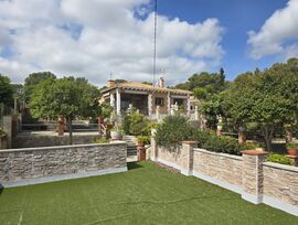 Encantadora casa de planta única en gran parcela de 1.136 m² en Font-Rubí