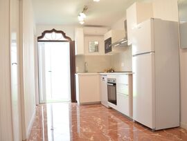 Casa de pueblo con patio y sótano