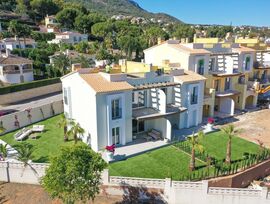 Apartamentos con piscina comunitaria en Denia