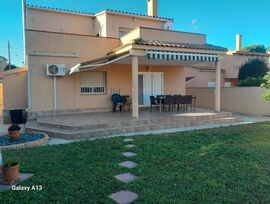 Se vende magnifico  chalet en Ribarroja del Turia, urbanización entrenaranjos