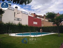 Chalet pareado en Lardero en urbanización La Salceda