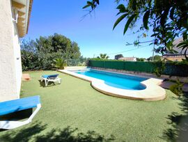 Precioso chalet independiente en gran parcela con 5 habitaciones en una zona privilegiada de La Nucía.