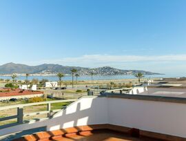 Exclusiva casa con amarre privado en primera línea de mar y canal en Empuriabrava