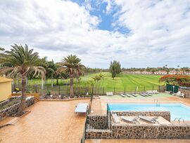 Magnífico Bungalow de 3 Plantas con Impresionantes Vistas al Campo de Golf de Maspalomas