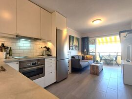 La casa de sus sueños cerca del mar.