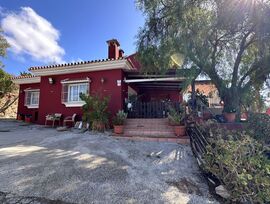 *Espectacular Villa Rústica en Marbella – Cabopino Golf*