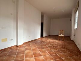 Local comercial en alquiler en Mijas Costa – 44 m² en esquina, muy luminoso
