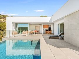 Villas modernas con vistas al mar a la venta en Benitachell