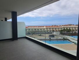 Vive Costa Adeje-Tenerife sur: 2 Dormitorios con Terraza y Vistas al Mar.