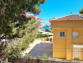 Chalet en Las Rotas con vistas al mar.