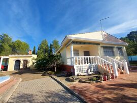 Chalet con Piscina en Pedralvilla Olocau