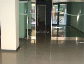 Local de unos 325 m2 a pie de calle !!!