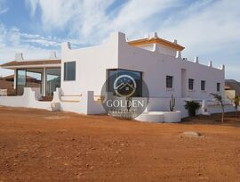 Villa en Triquivijate