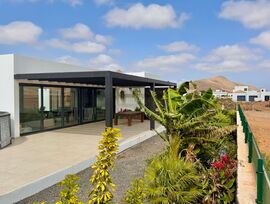 Villa en La Oliva | El Hogar que Sueñas con Vistas y Privacidad