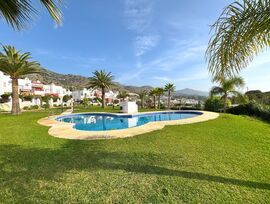 Casa adosada con jardín y solárium