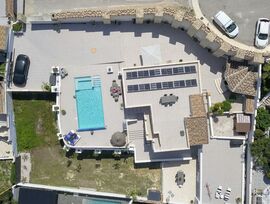 Gran villa, con piscina privada, en la prestigiosa zona de Ciudad Quezada.