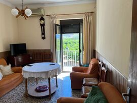 Vende de Casa en Manuel Valencia con Cochera