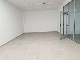 GRAN LOCAL DE 215 M2 MÁS 60 M2 DE TERRAZA DE USO EXCLUSIVO. POSIBILIDAD COWORKING, MULTISERVICIOS, SANITARIOS, EDUCATIVOS, EXCELENTES ACABADOS, CLIMA