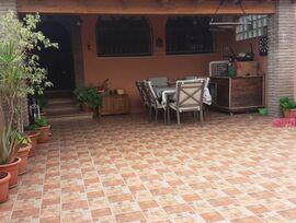 ¡OPORTUNIDAD ÚNICA EN SAN GARCÍA¡. CASA ADOSADA CON GRAN PATIO Y TOTALMENTE AMUEBLADA
