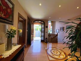 ¡Se vende magnifico Chalet Independiente de mas de 350 m2 en una parcela de 735m2 con piscina, jardines, zona de barbacoa!