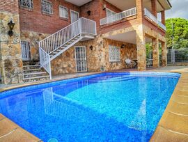 Casa en Canyelles - Lloret de Mar con licencia turistica oportunidad de vivir o invertir.