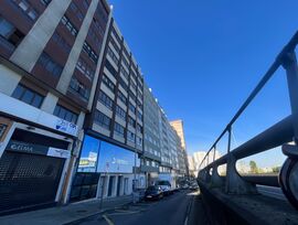 Fantástico piso de 3 dormitorios y 2 baños, con vistas panorámicas, parking, y calefacción individual. ¡Ideal para tu familia!