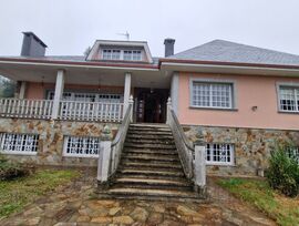 Casa Unifamiliar con gran parcela Urbana en Oleiros