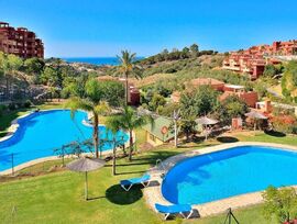 Venta de piso con dos dormitorios en Marbella, Málaga, Costa del Sol