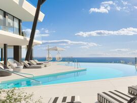 Venta de ático con tres dormitorios en Benalmádena, Málaga, Costa del Sol