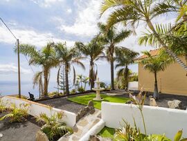 Dos casas vacacionales con piscina y zona comunitaria