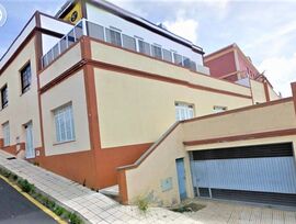 RED VENDE Y ALQUILA GRAN SUPERFICIE COMERCIAL CON PARKING