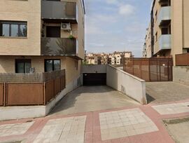 PLAZA DE GARAJE CON TRASTERO