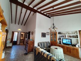 Casa de campo en Secanet, el refugio perfecto entre frutales y calma mediterránea