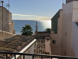 ✨ Sol, vistas al mar y el encanto del casco antiguo
