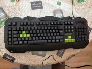 TECLADO  GAMING  15  €