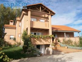 Villa en Carracedelo