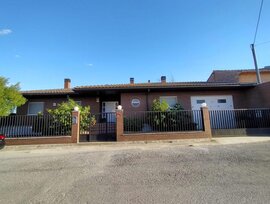 Villa en Almenar