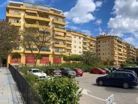 Unidad comercial en San Pedro de Alcantara