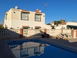 Villa en Arenales del sol