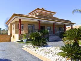 Villa en Torreaguera