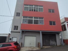 Edificio en Vega de San Mateo