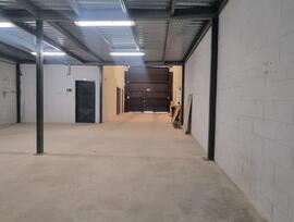 Nave en Dos Hermanas