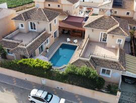Villa en Pilar de la Horadada