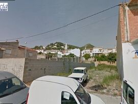 Parcela urbana en Ador